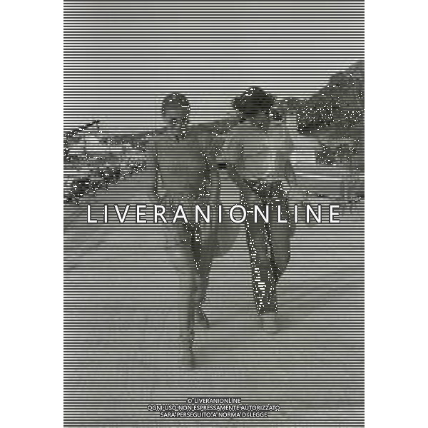 RETROSPETTIVA MILVA BIOLCATI CANTANTE NELLA FOTO MILVA BIOLCATI A PORTO CERVO CON LA FIGLIA MARTINA NELL\'ANNO 1978  AG ALDO LIVERANI SAS