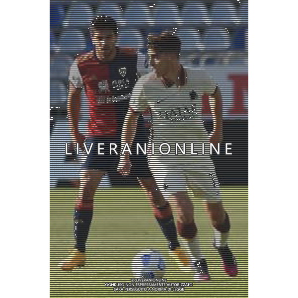 25-4-2021. Cagliari Calcio - A.S. Roma, Serie A 2020-2021, Italia, Sardegna, Cagliari, Stadio Sardegna Arena. Nella foto: Giovanni Simeone Cagliari, Gonzalo Villar Roma ©MOI/AGENZIA ALDO LIVERANI SAS