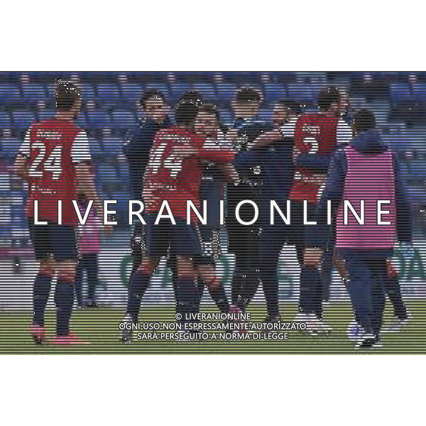 25-4-2021. Cagliari Calcio - A.S. Roma, Serie A 2020-2021, Italia, Sardegna, Cagliari, Stadio Sardegna Arena. Nella foto: esultanza finale Cagliari Batte Roma in casa ©MOI / AGENZIA ALDO LIVERANI SAS