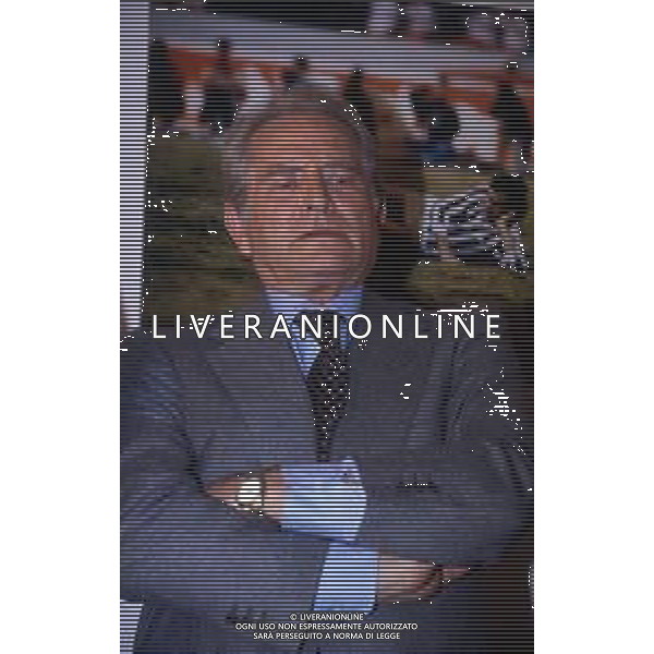 RETROSPETTIVA GIAMPIERO BONIPERTI DIRIGENTE SPORTIVO NELLA FOTO GIAMPIERO BONIPERTI NELL\'ANNO 1993 CONFERENZA STAMPA LASCIA LA JUVENTUS AG ALDO LIVERANI SAS 