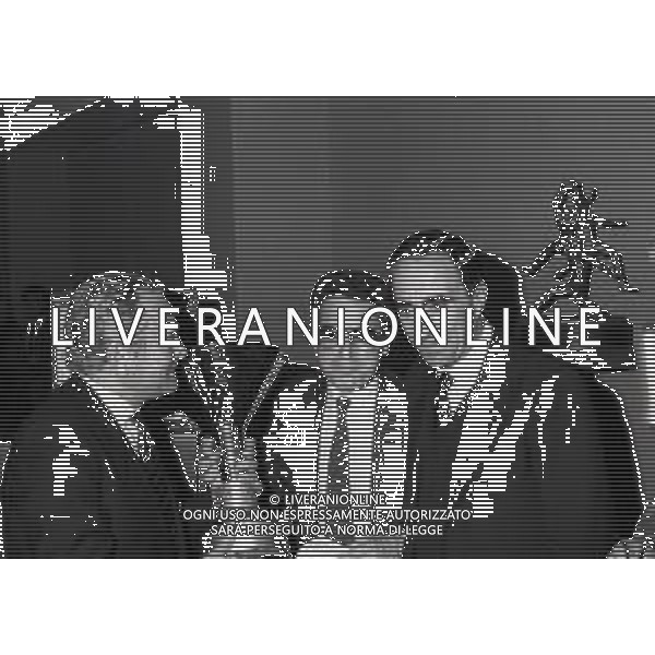 RETROSPETTIVA GIAMPIERO BONIPERTI PRESIDENTE JUVENTUS CALCIO NELLA FOTO GIAMPIERO BONIPERTI PRESIDENTE JUVENTUS CALCIO NELL\'ANNO 1985 PREMIAZIONE IN LEGA CON FRANCO CARRARO E ANTONIO MATARRESE AG ALDO LIVERANI SAS