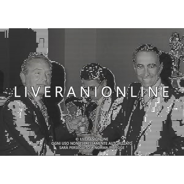 RETROSPETTIVA GIAMPIERO BONIPERTI PRESIDENTE JUVENTUS CALCIO NELLA FOTO GIAMPIERO BONIPERTI PRESIDENTE JUVENTUS CALCIO NELL\'ANNO 1985 PREMIAZIONE IN LEGA CON FRANCO CARRARO E ANTONIO MATARRESE AG ALDO LIVERANI SAS