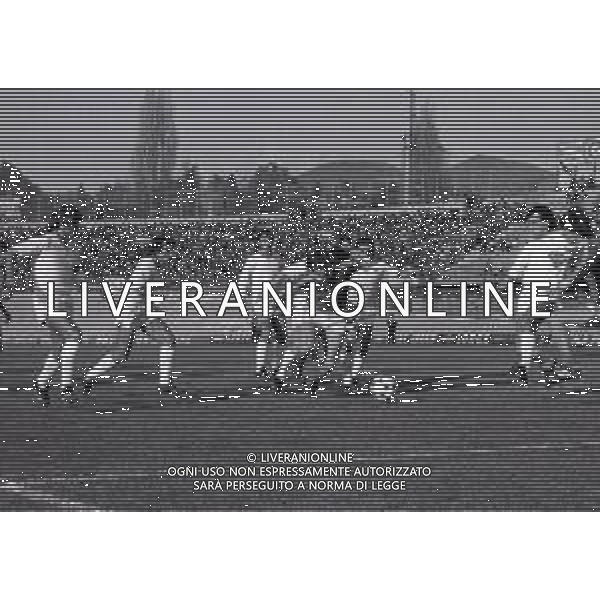 08-11-1981 VARESE -CAMPIONATO DI CALCIO SERIE B VARESE RIMINI 1-1 NELLA FOTO AZIONE DI GIOCO AG ALDO LIVERANI SAS