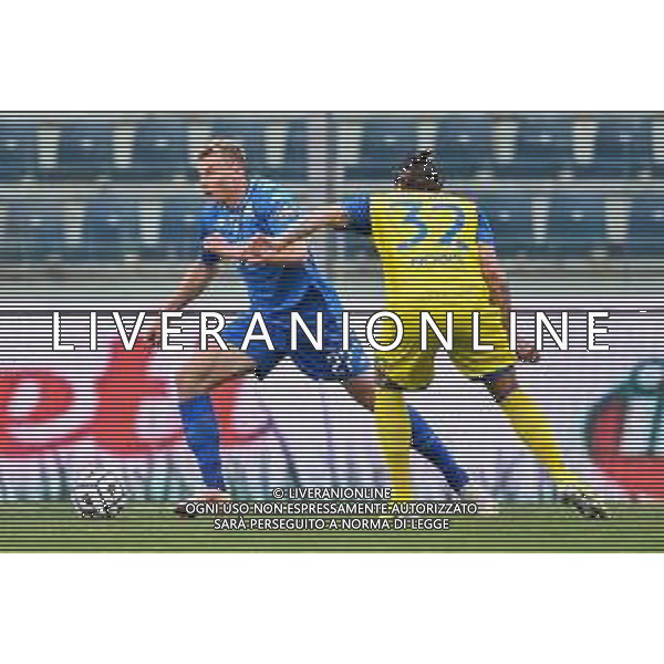 Guglielmii/LMedia - Empoli vs Chievo - Campionato di Calcio Serie BKT 2020/2021 27 aprile 2021 - Stadio Carlo Castellani, Empoli, Italia Nella foto: Szymon Zurkowski (Empoli) e Vasile Mogos (Chievo) @Guglielmii/LMedia/ AGENZIA ALDO LIVERANI SAS