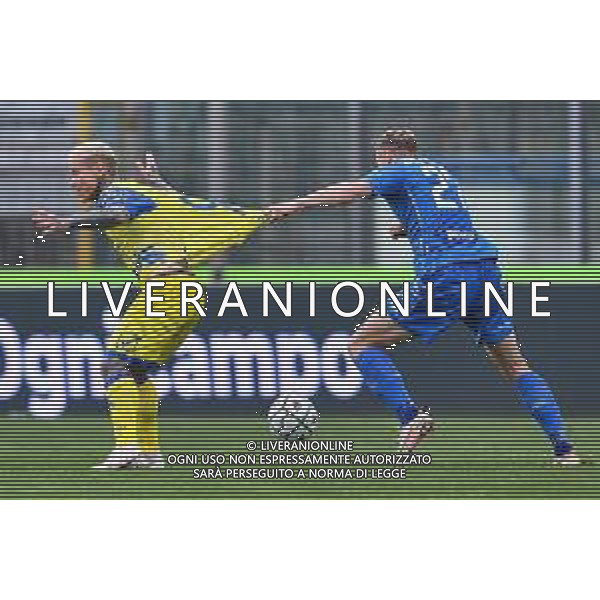 Guglielmii/LMedia - Empoli vs Chievo - Campionato di Calcio Serie BKT 2020/2021 27 aprile 2021 - Stadio Carlo Castellani, Empoli, Italia Nella foto: Amato Ciciretti (Chievo) e Szymon Zurkowski (Empoli) @Guglielmii/LMedia/ AGENZIA ALDO LIVERANI SAS
