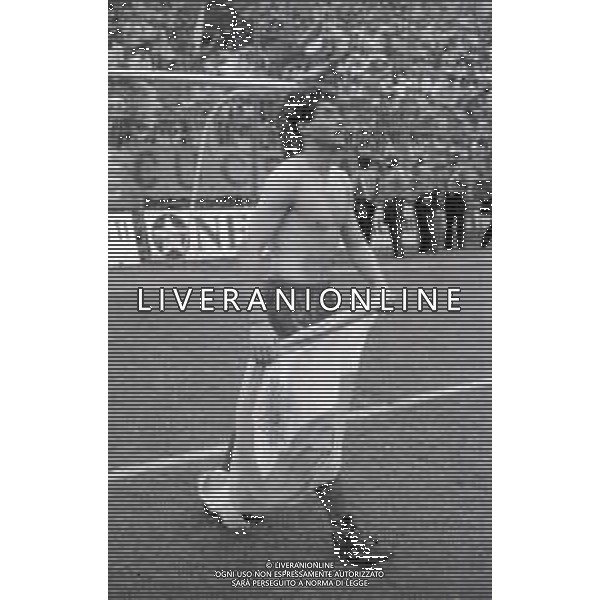 16-06-1991 CREMONA CAMPIONATO DI CALCIO SERIE B CREMONESE-AVELLINO 0-0 NELLA FOTO GUSTAVO DEZOTTI A FINE GARA ESULTA PER LA PROMOZIONE IN SERIE A AG ALDO LIVERANI SAS