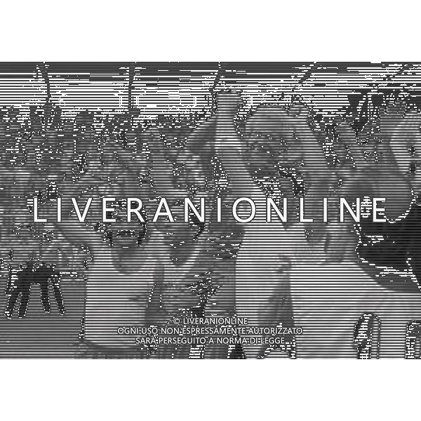 16-06-1991 CREMONA CAMPIONATO DI CALCIO SERIE B CREMONESE-AVELLINO 0-0 NELLA FOTO GUSTAVO GIAGNONI ALLENATORE DELLA CREMONESE FESTEGGIA LA PROMOZIONE IN SERIE A AG ALDO LIVERANI SAS 