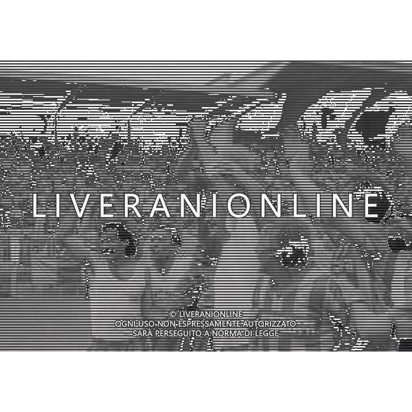 16-06-1991 CREMONA CAMPIONATO DI CALCIO SERIE B CREMONESE-AVELLINO 0-0 NELLA FOTO GUSTAVO GIAGNONI ALLENATORE DELLA CREMONESE FESTEGGIA LA PROMOZIONE IN SERIE A AG ALDO LIVERANI SAS 