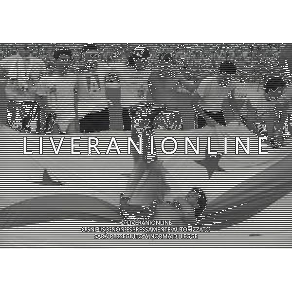 16-06-1991 CREMONA CAMPIONATO DI CALCIO SERIE B CREMONESE-AVELLINO 0-0 NELLA FOTO GIOCATORI DELLA CREMONESE FESTEGGIANO LA PROMOZIONE IN SERIE A AG ALDO LIVERANI SAS 