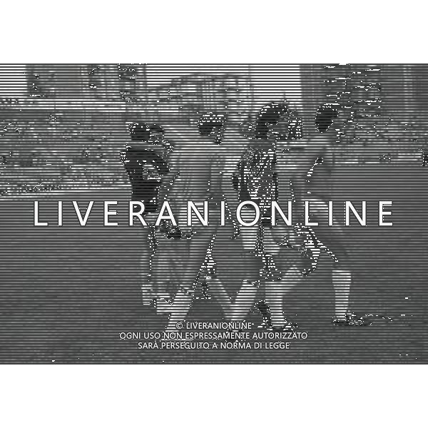 16-06-1991 REGGIO EMILIA CAMPIONATO DI CALCIO SERIE B REGGIANA ASCOLI 3-3 NELLA FOTO ABBRACCI GIOCATORI ASCOLI A FINE GARA AG ALDO LIVERANI SAS