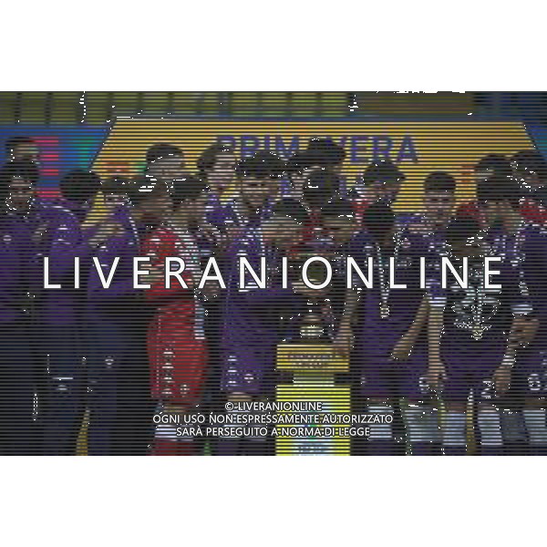 LAZIO - FIORENTINA FINALE COPPA ITALIA PRIMAVERA TIM CUP 28.04.2021 NELLA FOTO ESULTANZA E FESTEGGIAMENTI DEI GIOCATORI DELLA FIORENTINA A FINE GARA PER LA VITTORIA - LA PREMIAZIONE ©SANTANDREA / AGENZIA ALDO LIVERANI SAS