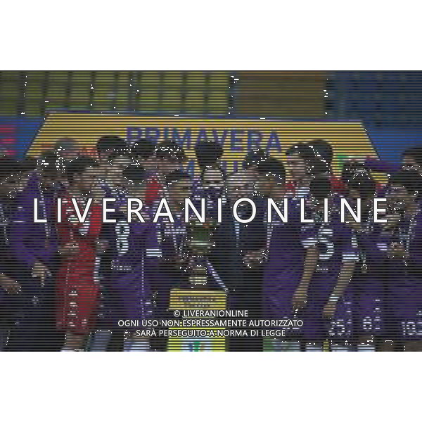 LAZIO - FIORENTINA FINALE COPPA ITALIA PRIMAVERA TIM CUP 28.04.2021 NELLA FOTO ESULTANZA E FESTEGGIAMENTI DEI GIOCATORI DELLA FIORENTINA A FINE GARA PER LA VITTORIA - LA PREMIAZIONE ©SANTANDREA / AGENZIA ALDO LIVERANI SAS