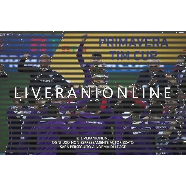 LAZIO - FIORENTINA FINALE COPPA ITALIA PRIMAVERA TIM CUP 28.04.2021 NELLA FOTO ESULTANZA E FESTEGGIAMENTI DEI GIOCATORI DELLA FIORENTINA A FINE GARA PER LA VITTORIA - LA PREMIAZIONE ©SANTANDREA / AGENZIA ALDO LIVERANI SAS