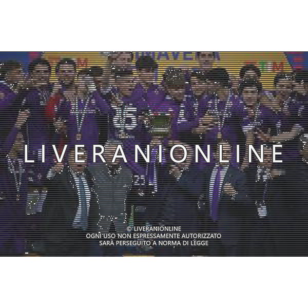 LAZIO - FIORENTINA FINALE COPPA ITALIA PRIMAVERA TIM CUP 28.04.2021 NELLA FOTO ESULTANZA E FESTEGGIAMENTI DEI GIOCATORI DELLA FIORENTINA A FINE GARA PER LA VITTORIA - LA PREMIAZIONE IL PRESIDENTE ROCCO COMMISSO CON LA COPPA ©SANTANDREA / AGENZIA ALDO LIVERANI SAS