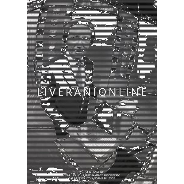 RETROSPETTIVA MIKE BONGIORNO CONDUTTORE TELEVISIVO E RADIOFONICO NELLA FOTO MIKE BONGIORNO NELLA TRASMISSIONE “FLASH“ NELL\'ANNO 1982  AG ALDO LIVERANI SAS 