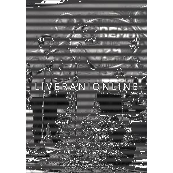 RETROSPETTIVA MIKE BONGIORNO CONDUTTORE TELEVISIVO E RADIOFONICO NELLA FOTO MIKE BONGIORNO AL FESTIVAL DI SANREMO CON ANNA MARIA RIZZOLI NELL\'ANNO 1979 AG ALDO LIVERANI SAS    