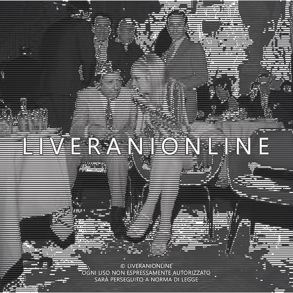 RETROSPETTIVA MIKE BONGIORNO CONDUTTORE TELEVISIVO E RADIOFONICO NELLA FOTO MIKE BONGIORNO CON ANNARITA TORSELLO A SALSOMAGGIORE NELL\'ANNO 1968  AG ALDO LIVERANI SAS
