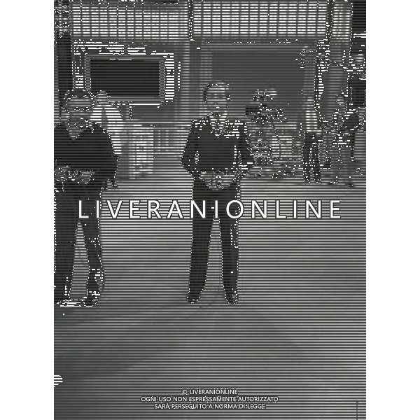RETROSPETTIVA MIKE BONGIORNO CONDUTTORE TELEVISIVO E RADIOFONICO NELLA FOTO MIKE BONGIORNO NELLA TRASMISSIONE TELEVISIVA “SCOMMETTIAMO“ NELL\'ANNO 1977 AG ALDO LIVERANI SAS 