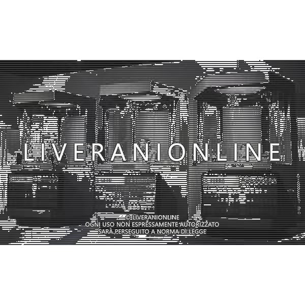 RETROSPETTIVA MIKE BONGIORNO CONDUTTORE TELEVISIVO E RADIOFONICO NELLA FOTO MIKE BONGIORNO NELLA TRASMISSIONE TELEVISIVA “SCOMMETTIAMO“ NELL\'ANNO 1977 AG ALDO LIVERANI SAS 