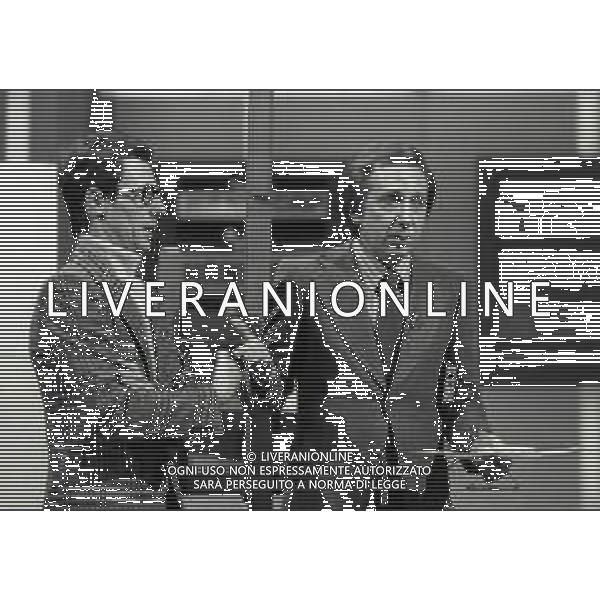 RETROSPETTIVA MIKE BONGIORNO CONDUTTORE TELEVISIVO E RADIOFONICO NELLA FOTO MIKE BONGIORNO NELLA TRASMISSIONE TELEVISIVA “SCOMMETTIAMO“ NELL\'ANNO 1977 AG ALDO LIVERANI SAS 