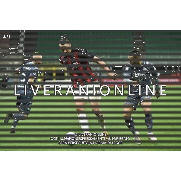 Zlatan Ibrahimovic (Milan) e sulla DX Gianluca Caprari (Benevento) Milan vs Benevento Campionato Serie A TIM - 34a giornata Milano 01-05-2021 Stadio Giuseppe Meazza - San Siro foto Roberto Garavaglia/ag. Aldo Liverani sas