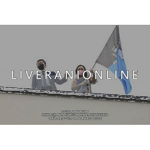¬© TVRG tifosi dell\'Inter festeggiano la vittoria dello scudetto del campionato 2020-21 nella foto esultanza del presidente Steven Zhang sul terrazzo Milano 02-05-2021 - Sede Inter Viale della Liberazione foto Roberto Garavaglia/ag. Aldo Liverani sas/ AGENZIA ALDO LIVERANI SAS