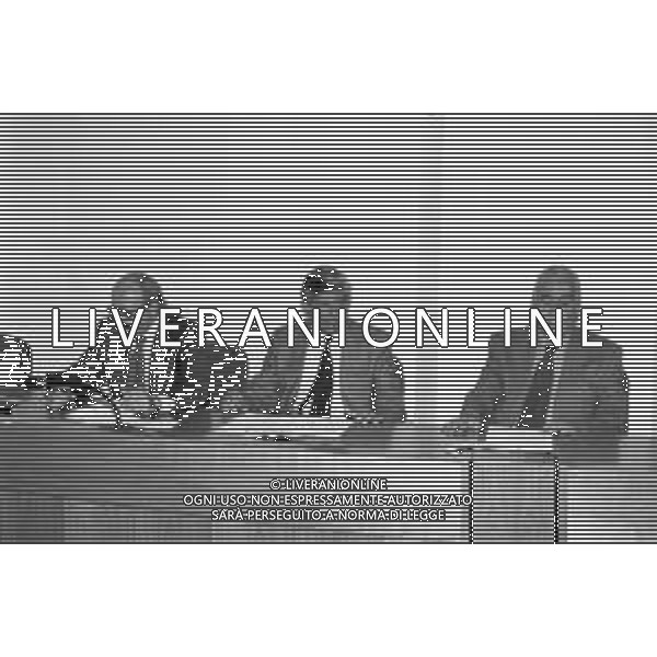 RIUNIONE PRESIDENTI LEGA CALCIO A MILANO APRILE 1996 - RETROSPETTIVA NELLA FOTO LUCIANO NIZZOLA (presidente Federazione Italiana Giuoco Calcio) CON MICHELE TIGANI (capo ufficio stampa della Lega calcio) ©Archivio Giovanni Liverani / AGENZIA ALDO LIVERANI SAS