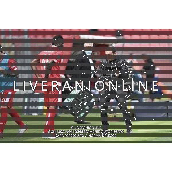 © TVRG Cristian Brocchi allenatore Monza da le indicazioni a Mario Balotelli (Monza) prima di farlo entrare in campo Monza vs Lecce Campionato Serie BKT - 36a giornata Monza 04-05-2021 U-Power Stadium foto Roberto Garavaglia/ag. Aldo Liverani sas