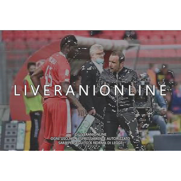 © TVRG Cristian Brocchi allenatore Monza da le indicazioni a Mario Balotelli (Monza) prima di farlo entrare in campo Monza vs Lecce Campionato Serie BKT - 36a giornata Monza 04-05-2021 U-Power Stadium foto Roberto Garavaglia/ag. Aldo Liverani sas