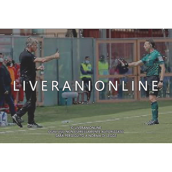 REGGINA - ASCOLI CAMPIONATO CALCIO SERIE B 04.05.2021 NELLA FOTO MARCO BARONI ALLENATORE REGGINA CON L\'ARBITRO ROSARIO ABISSO ©PASQUALE GAREFFA / AGENZIA ALDO LIVERANI SAS