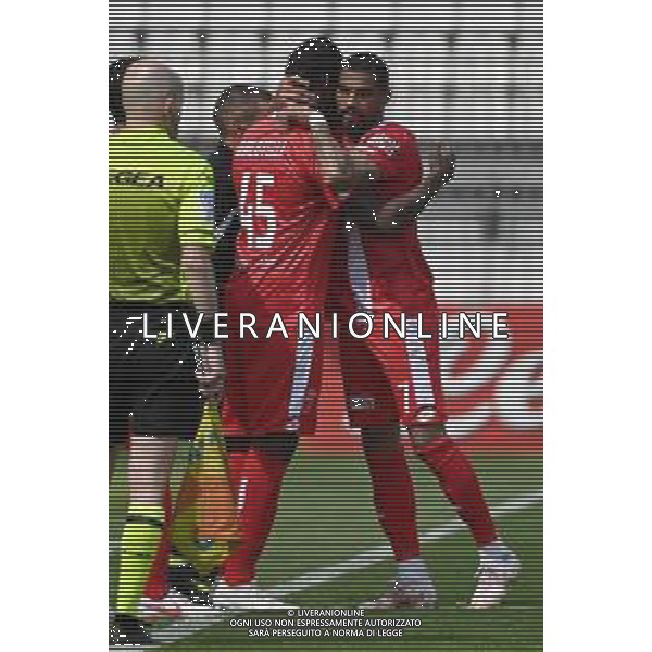 ¬© TVRG Mario Balotelli (Monza) SX entra in campo al posto di Kevin Prince Boateng (Monza) DX Monza vs Lecce Campionato Serie BKT - 36a giornata Monza 04-05-2021 U-Power Stadium foto Roberto Garavaglia/ag. Aldo Liverani sas / AGENZIA ALDO LIVERANI SAS
