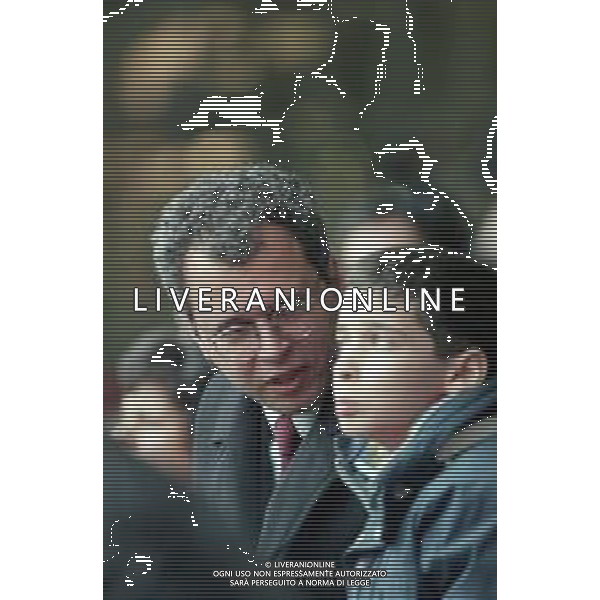 ENRICO MENTANA GIORNALISTA NELLA FOTO CON IL FIGLIO IN TRIBUNA ALLO STADIO DURANTE INTER LECCE A MILANO IL 15 FEBBRAIO 1998 ©Archivio Giovanni Liverani / AGENZIA ALDO LIVERANI SAS