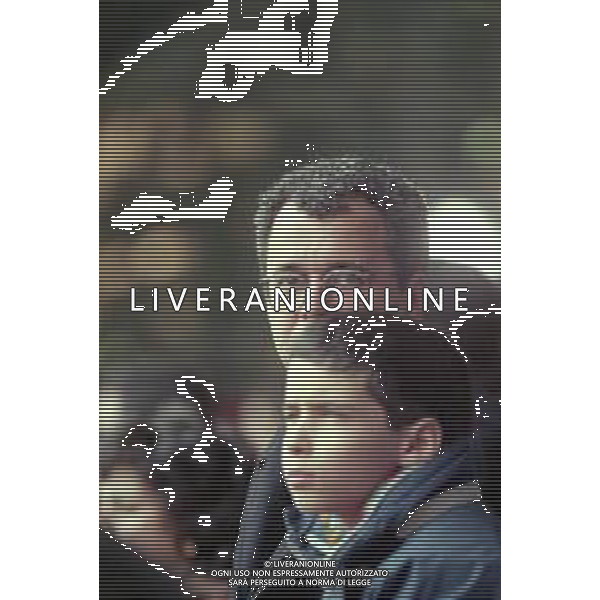 ENRICO MENTANA GIORNALISTA NELLA FOTO CON IL FIGLIO IN TRIBUNA ALLO STADIO DURANTE INTER LECCE A MILANO IL 15 FEBBRAIO 1998 ©Archivio Giovanni Liverani / AGENZIA ALDO LIVERANI SAS