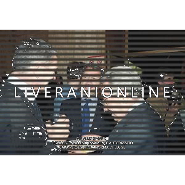 ENRICO MENTANA GIORNALISTA NELLA FOTO ALLA MOSTRA BENEFICA INTER A MILANO IL 23 MARZO 2000 CON CARLO ROSSELLA E CANDIDO CANNAVO\' ©Archivio Giovanni Liverani / AGENZIA ALDO LIVERANI SAS