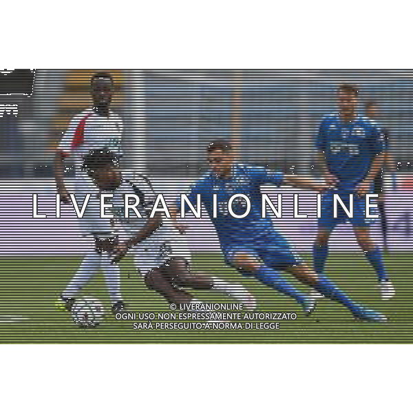 Guglielmii/LMedia - Empoli vs Cosenza - Campionato di Calcio Serie BKT 2020/2021 04 maggio 2021 - Stadio Carlo Castellani, Empoli, Italia Nella foto: Ben Lhassine Kone (Cosenza) e Nedim Bajrami (Empoli) @Guglielmii/LMedia AG ALDO LIVERANI SAS