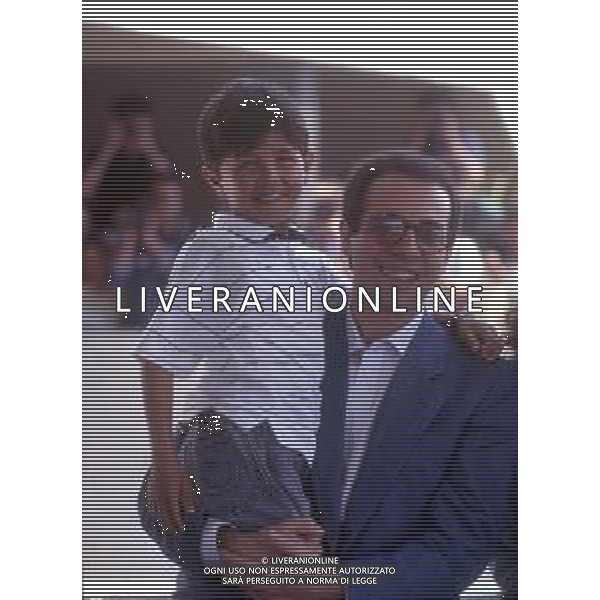 RETROSPETTIVA GIUSEPPE TORNATORE REGISTA NELLA FOTO GIUSEPPE TORNATORE CON SALVATORE CASCIO AL FESTIVAL DI CANNES NELL\'ANNO 1989 FILM IN CONCORSO“ CINEMA PARADISO“ AG ALDO LIVERANI SAS