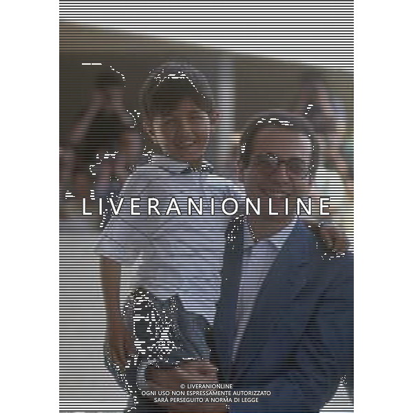 RETROSPETTIVA GIUSEPPE TORNATORE REGISTA NELLA FOTO GIUSEPPE TORNATORE CON SALVATORE CASCIO AL FESTIVAL DI CANNES NELL\'ANNO 1989 FILM IN CONCORSO“ CINEMA PARADISO“ AG ALDO LIVERANI SAS
