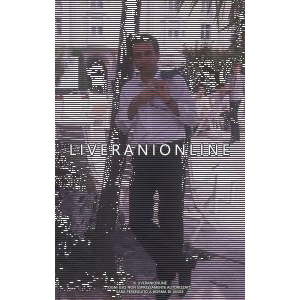 RETROSPETTIVA GIUSEPPE TORNATORE REGISTA NELLA FOTO GIUSEPPE TORNATORE AL FESTIVAL DI CANNES NELL\'ANNO 1989 FILM IN CONCORSO“ CINEMA PARADISO“ AG ALDO LIVERANI SAS