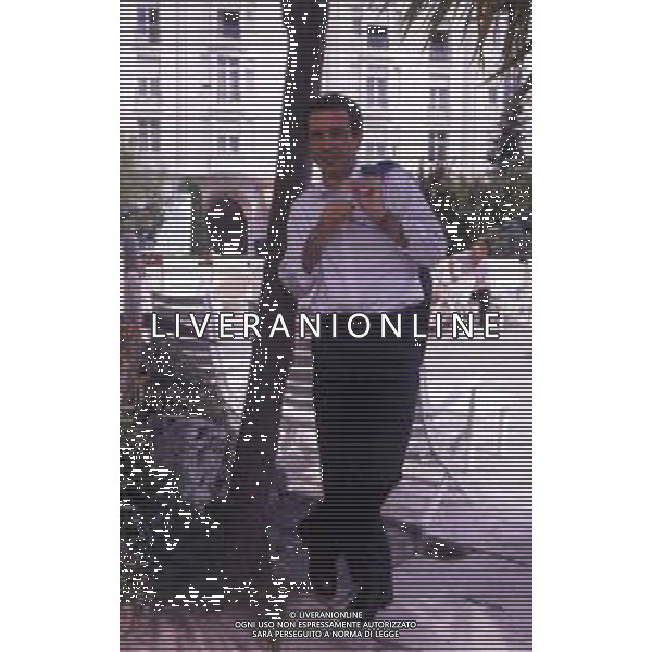 RETROSPETTIVA GIUSEPPE TORNATORE REGISTA NELLA FOTO GIUSEPPE TORNATORE AL FESTIVAL DI CANNES NELL\'ANNO 1989 FILM IN CONCORSO“ CINEMA PARADISO“ AG ALDO LIVERANI SAS