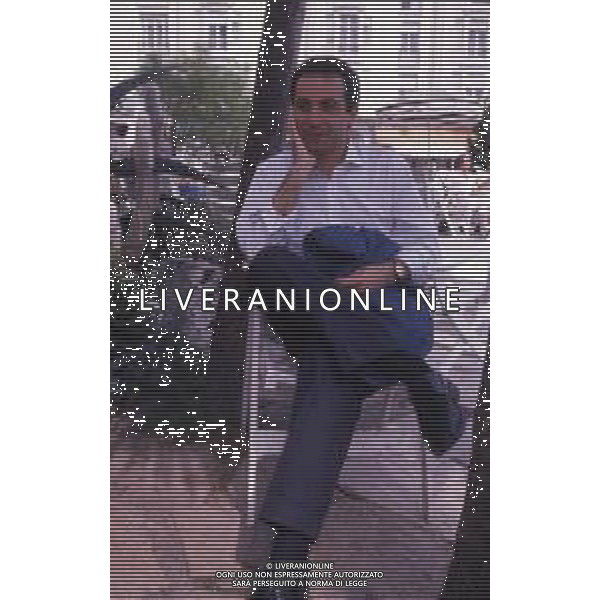 RETROSPETTIVA GIUSEPPE TORNATORE REGISTA NELLA FOTO GIUSEPPE TORNATORE AL FESTIVAL DI CANNES NELL\'ANNO 1989 FILM IN CONCORSO“ CINEMA PARADISO“ AG ALDO LIVERANI SAS