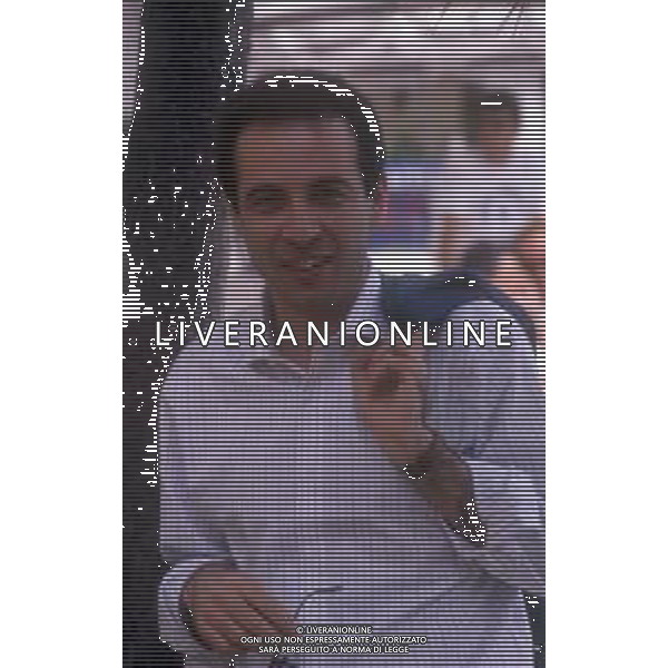RETROSPETTIVA GIUSEPPE TORNATORE REGISTA NELLA FOTO GIUSEPPE TORNATORE AL FESTIVAL DI CANNES NELL\'ANNO 1989 FILM IN CONCORSO“ CINEMA PARADISO“ AG ALDO LIVERANI SAS
