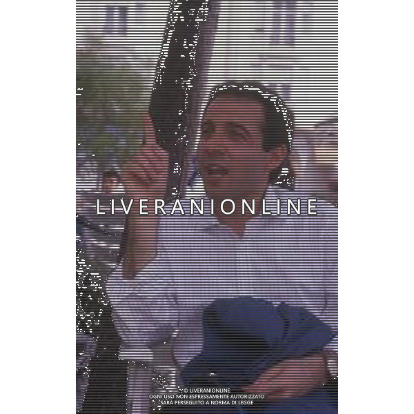 RETROSPETTIVA GIUSEPPE TORNATORE REGISTA NELLA FOTO GIUSEPPE TORNATORE AL FESTIVAL DI CANNES NELL\'ANNO 1989 FILM IN CONCORSO“ CINEMA PARADISO“ AG ALDO LIVERANI SAS