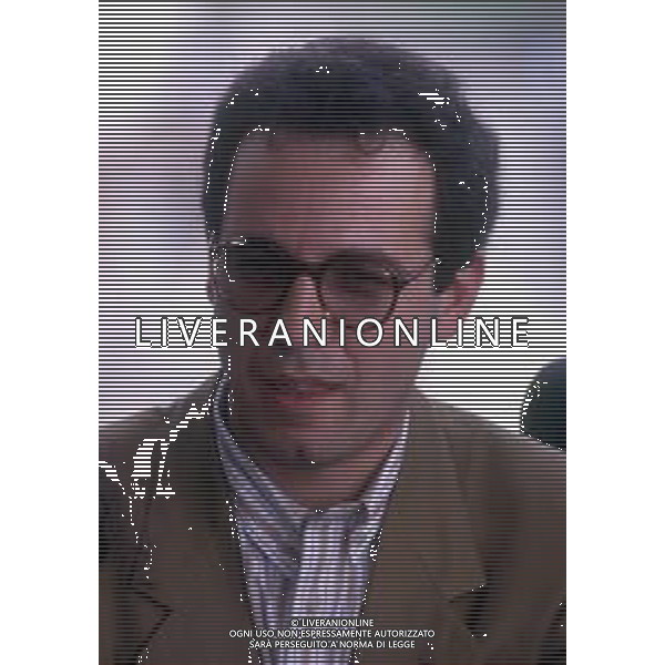 RETROSPETTIVA GIUSEPPE TORNATORE REGISTA NELLA FOTO GIUSEPPE TORNATORE AL FESTIVAL DI CANNES NELL\'ANNO 1989 FILM IN CONCORSO“ CINEMA PARADISO“ AG ALDO LIVERANI SAS