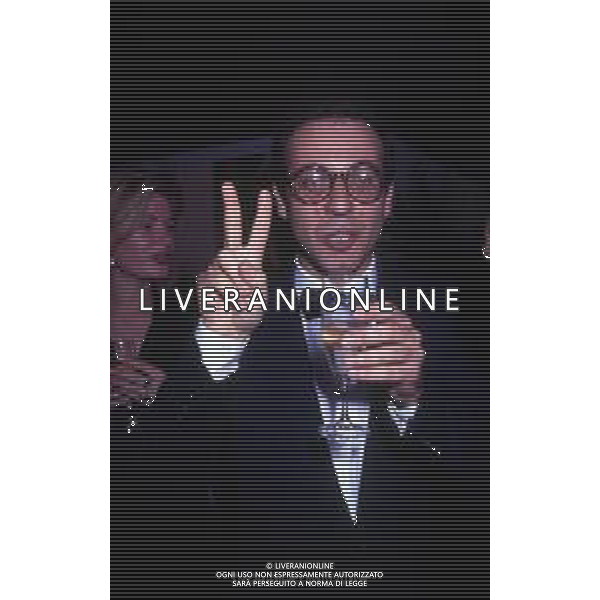 RETROSPETTIVA GIUSEPPE TORNATORE REGISTA NELLA FOTO GIUSEPPE TORNATORE AL FESTIVAL DI CANNES NELL\'ANNO 1989 FILM IN CONCORSO“ CINEMA PARADISO“ AG ALDO LIVERANI SAS