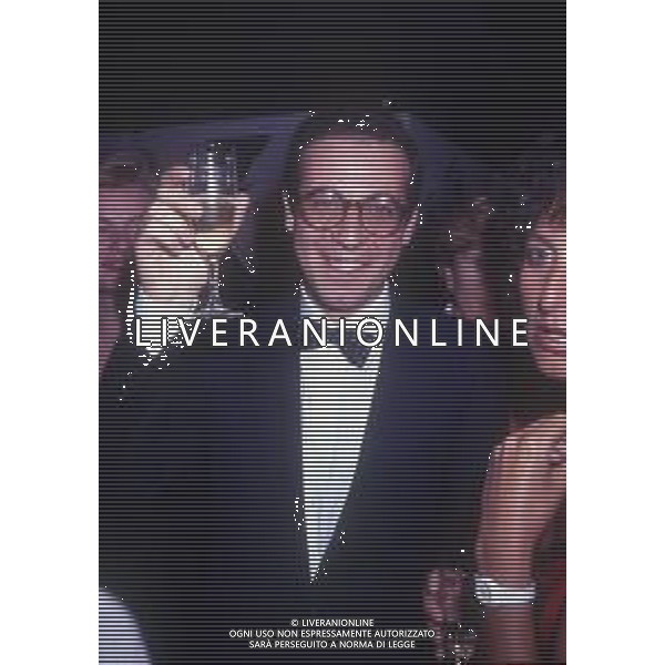 RETROSPETTIVA GIUSEPPE TORNATORE REGISTA NELLA FOTO GIUSEPPE TORNATORE AL FESTIVAL DI CANNES NELL\'ANNO 1989 FILM IN CONCORSO“ CINEMA PARADISO“ AG ALDO LIVERANI SAS