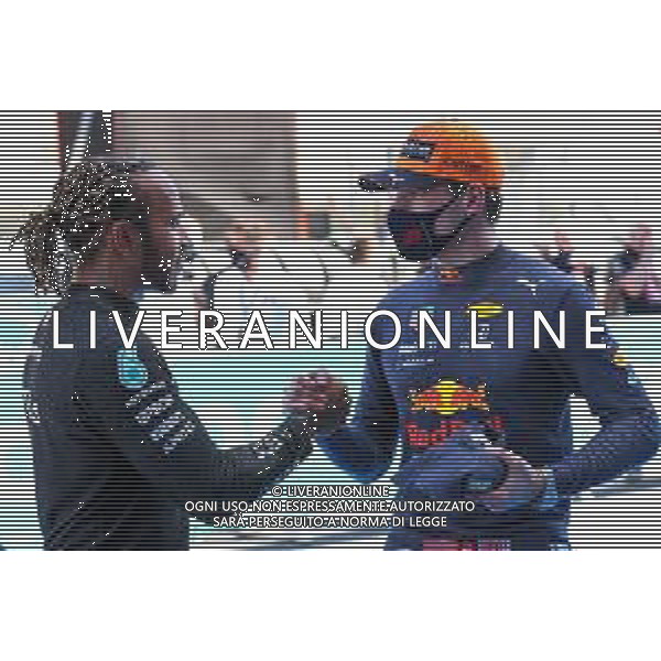 (L to R): Lewis Hamilton (GBR) Mercedes AMG F1 celebrates his 100th pole position in qualifying parc ferme with second placed Max Verstappen (NLD) Red Bull Racing. 08.05.2021. Formula 1 World Championship, Rd 4, Spanish Grand Prix, Barcelona, Spain, Qualifying Day. - www.xpbimages.com, EMail: requests@xpbimages.com © Copyright: Batchelor / XPB Images / AGENZIA ALDO LIVERANI SAS - ITALY ONBLY EDITORIAL USE ONLY