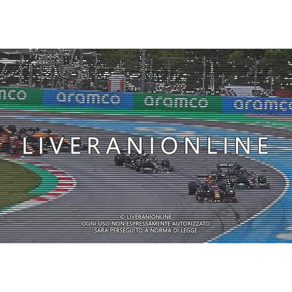Max Verstappen (NLD) Red Bull Racing RB16B passes Lewis Hamilton (GBR) Mercedes AMG F1 W12 at the start of the race. 09.05.2021. Formula 1 World Championship, Rd 4, Spanish Grand Prix, Barcelona, Spain, Race Day. - www.xpbimages.com, EMail: requests@xpbimages.com © Copyright: Moy / XPB Images / AGENZIA ALDO LIVERANI SAS - ITALY ONLY EDITORIAL USE ONLY
