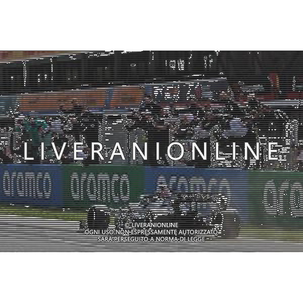 Race winner Lewis Hamilton (GBR) Mercedes AMG F1 W12 passes his celebrating team at the end of the race. 09.05.2021. Formula 1 World Championship, Rd 4, Spanish Grand Prix, Barcelona, Spain, Race Day. - www.xpbimages.com, EMail: requests@xpbimages.com © Copyright: Batchelor / XPB Images / AGENZIA ALDO LIVERANI SAS - ITALY ONLY EDITORIAL USE ONLY