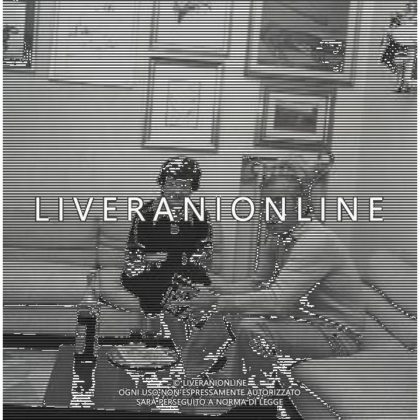 RETROSPETTIVA GIOVANNI BATTISTA FABBRI ALLENATORE VICENZA CALCIO NELLA FOTO GIOVANNI BATTISTA FABBRI ALLENATORE VICENZA CALCIO IN FAMIGLIA NELL\'ANNO 1979 AG ALDO LIVERANI SAS