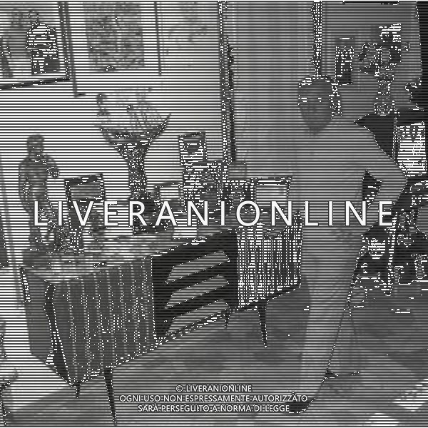 RETROSPETTIVA GIOVANNI BATTISTA FABBRI ALLENATORE VICENZA CALCIO NELLA FOTO GIOVANNI BATTISTA FABBRI ALLENATORE VICENZA CALCIO IN FAMIGLIA NELL\'ANNO 1979 AG ALDO LIVERANI SAS